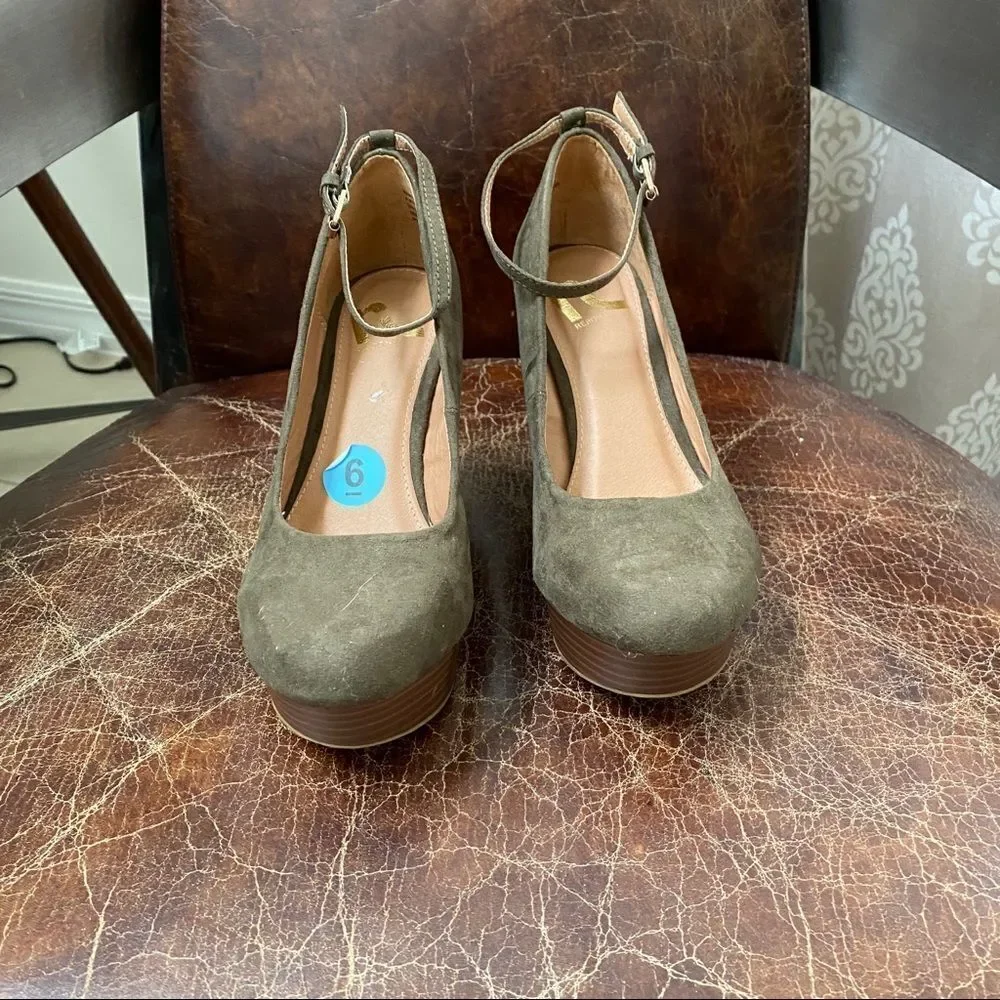 NWOB Report olive strap platform wedges 6